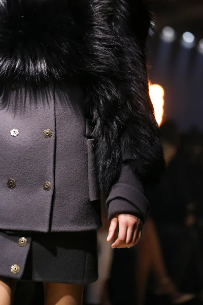 Look 75